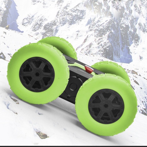Yaşıl rəngli uzaqdan idarə olunan oyuncaq drift maşın Stunt Car