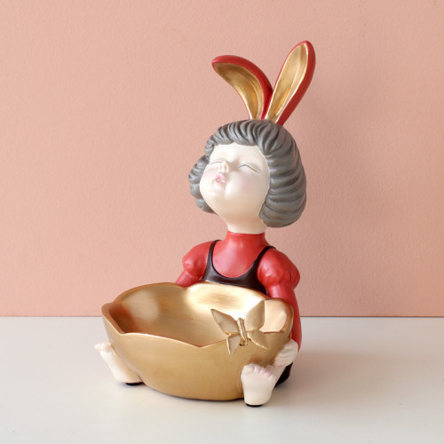 Qırmızı köynəkli dovşan qulaqlı keramik qab