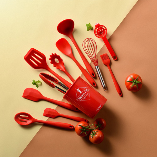 Красный набор кухонных инструментов