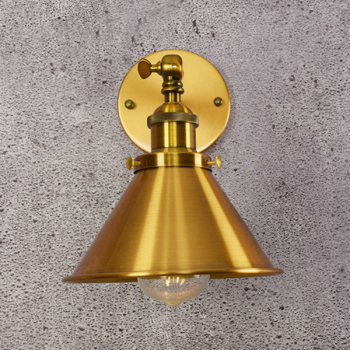 Металлический светильник бра в стиле лофт в золотистом цвете