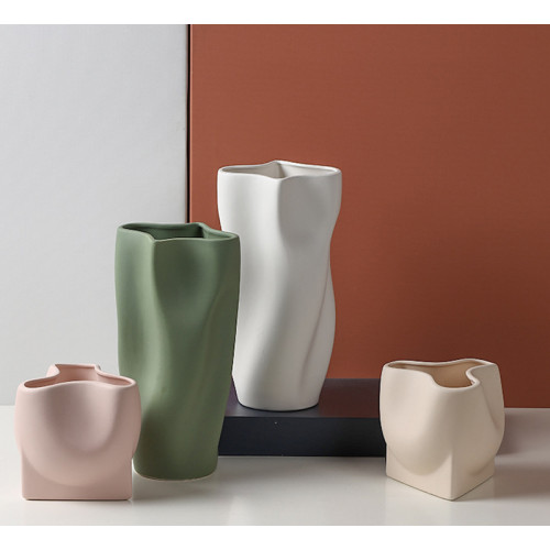 Bej rəngli keramik vaza