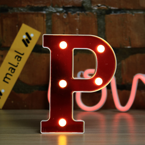 Красная светодиодная буква P