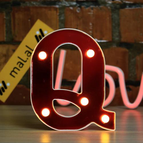 Красная светодиодная буква Q