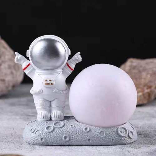 Настольная лампа космонавт с луной