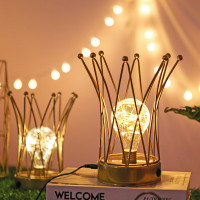 Tac formalı masaüstü lampa Tac formalı masaüstü lampa