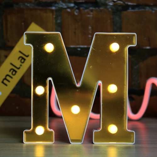 Золотистая зеркальная светодиодная буква M