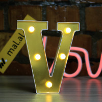 Золотистая зеркальная светодиодная буква V