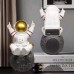 Astronavt formalı gümüş rəngli portativ bluetooth dinamik