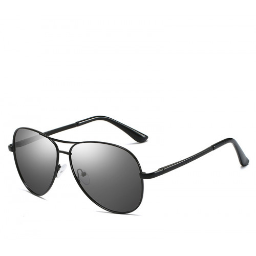 Солнцезащитные очки-авиаторы в черной оправе