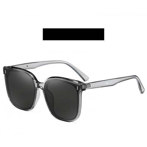 Солнцезащитные очки квадратной формы с серой оправой