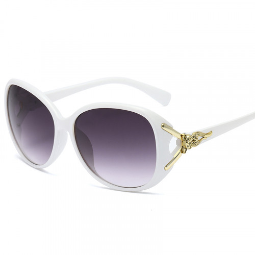 Женские солнцезащитные очки с белой оправой