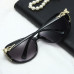 Женские солнцезащитные очки с черной оправой